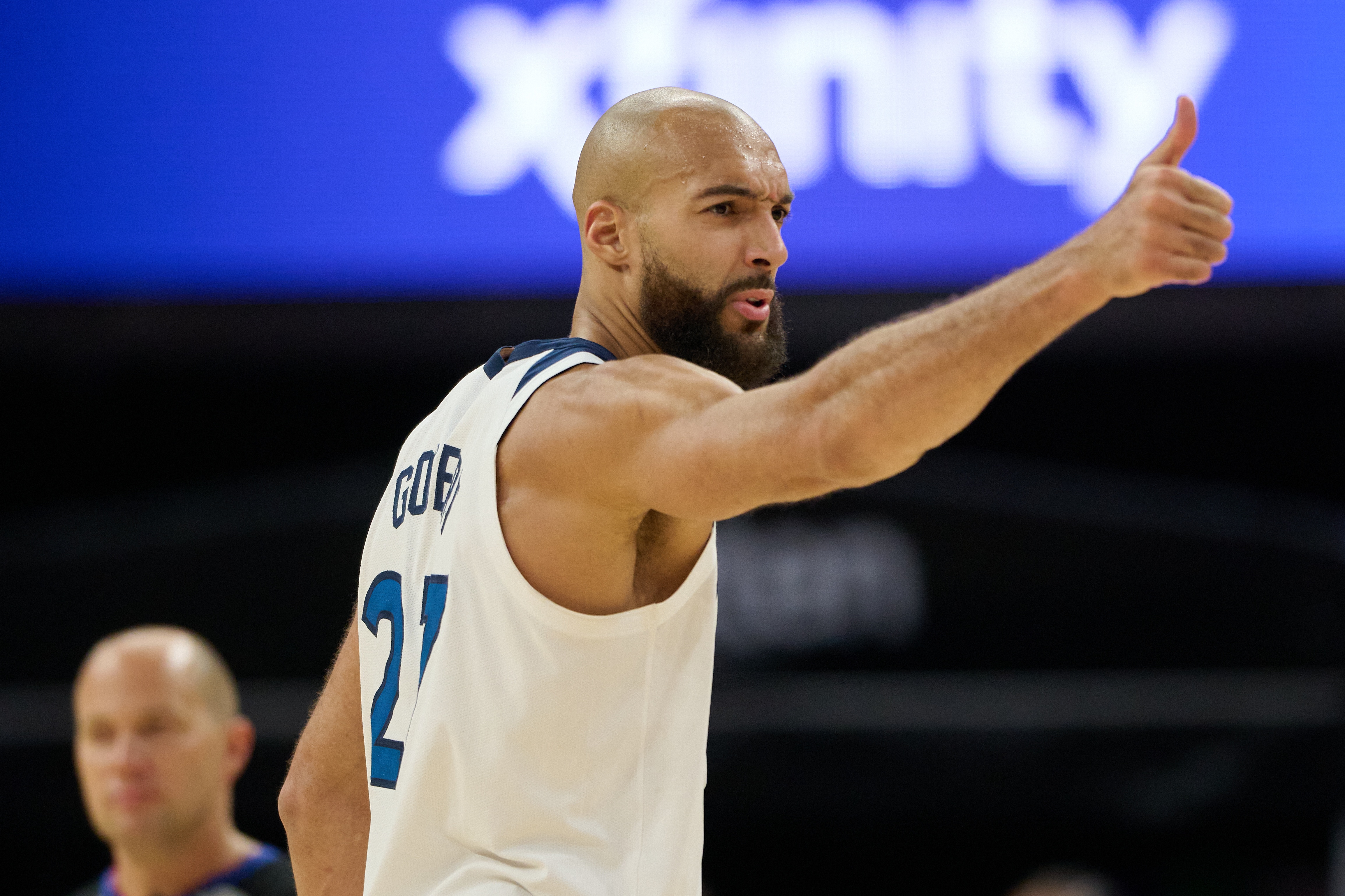 开云登录-“薪不配位”球星盘点：费城双熊变溢价合同 比尔现役躺赚天花板