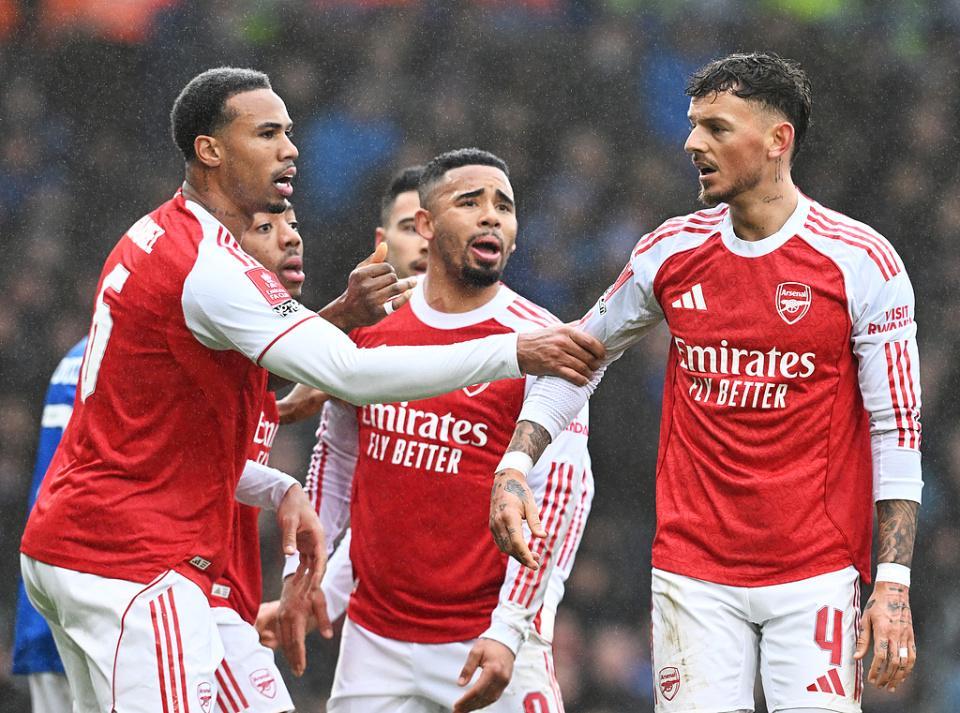 开云登录-9场不败！阿森纳4-1逆转英冠队进足总杯32强 马丁内利戴帽+中柱