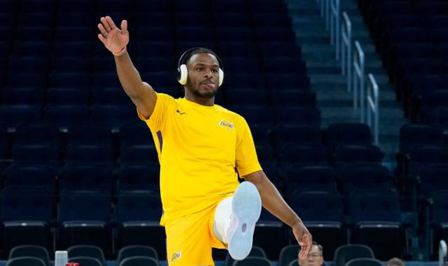 开云官网-9中2！布朗尼湖人首秀低迷，美媒：双手叉腰像詹姆斯