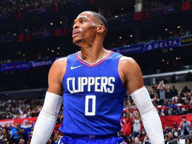 开云中国-4次飞扣 13助攻 在场净胜30分！400万的韦少他活了