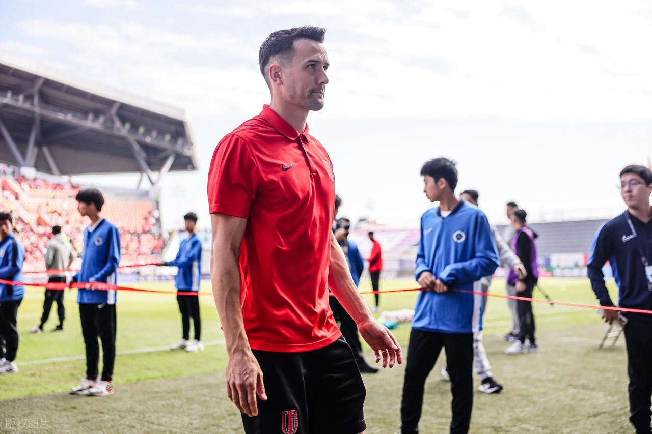 开云中国-背刺？同样是500万顶薪，嘴里说着喜欢蓉城，周定洋却去了新鹏城