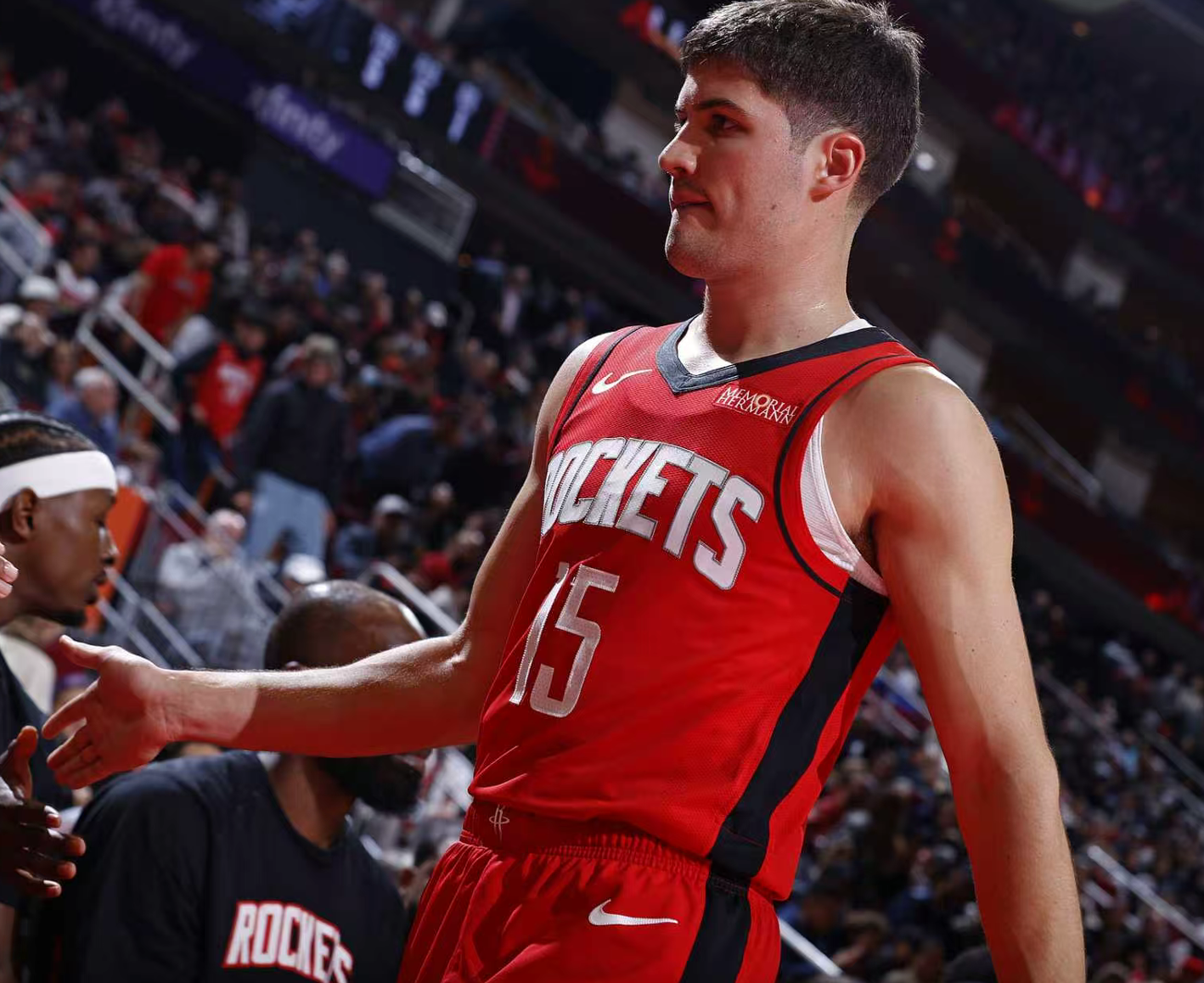 谢泼德末节12分登全美热搜！火箭官方为他鼓掌 休媒盼给核心地位