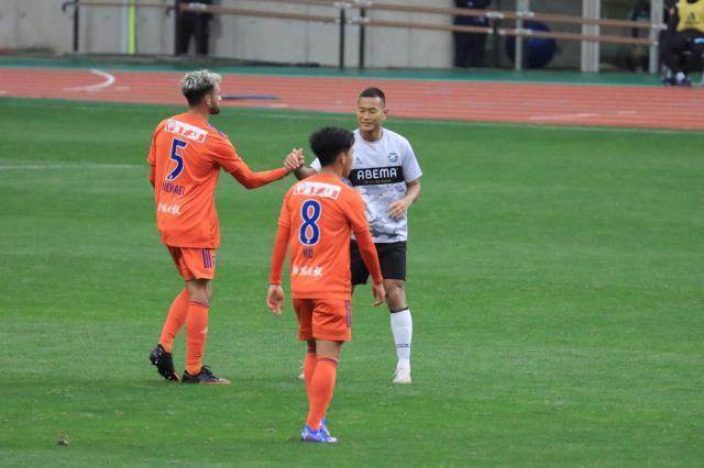 日本的读报氛围:球队升级成功 全城传阅纪念特刊