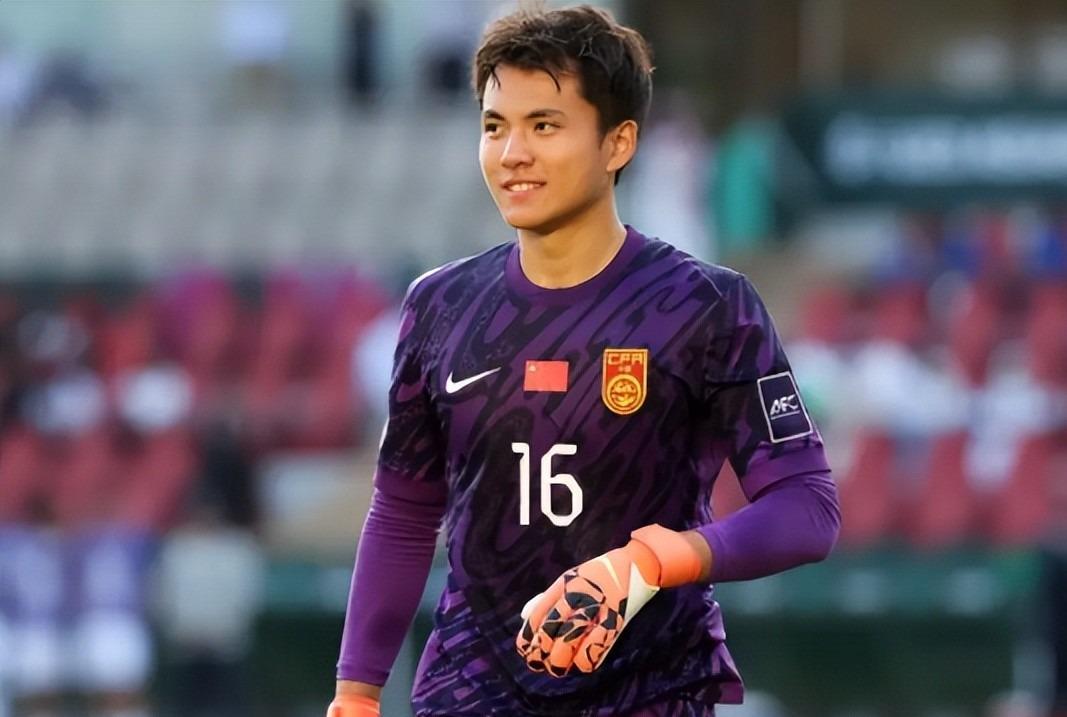 开云入口-U23国足更衣室疯狂！全员舞姿曼妙，主帅上桌怒吼，对手强忍泪水