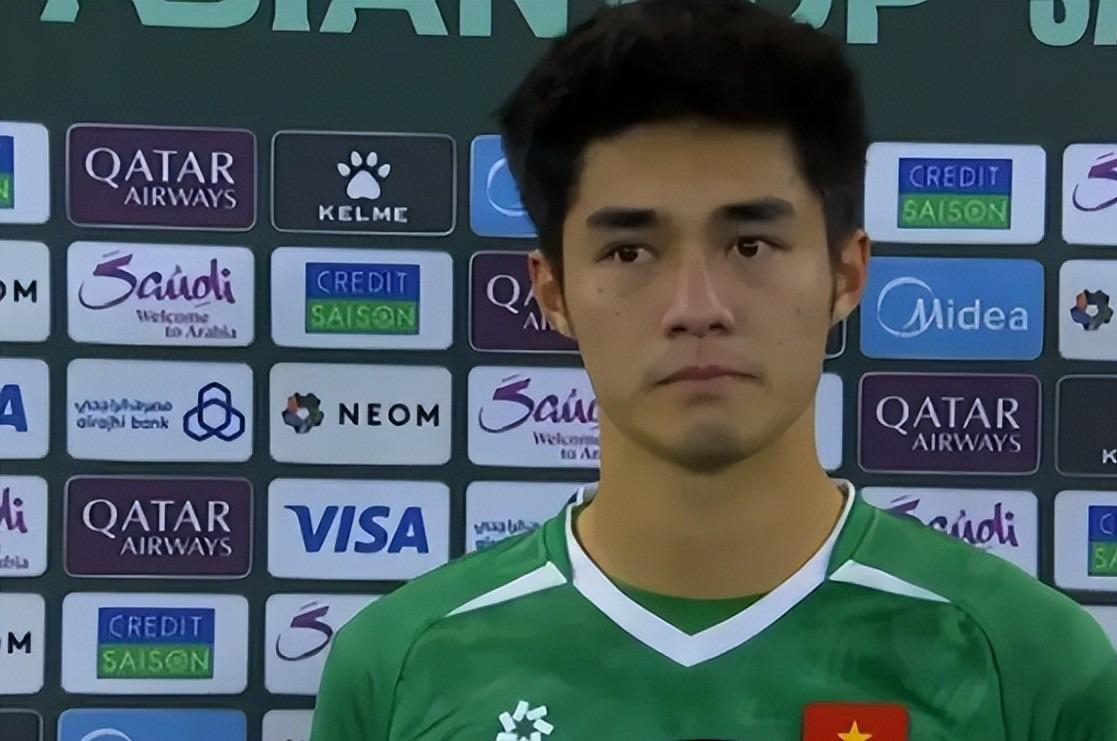 开云入口-U23国足更衣室疯狂！全员舞姿曼妙，主帅上桌怒吼，对手强忍泪水