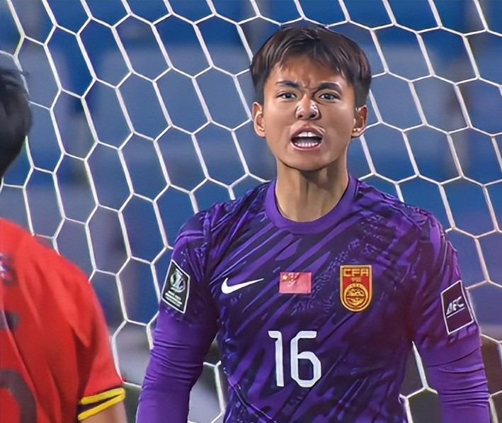 开云入口-U23国足更衣室疯狂！全员舞姿曼妙，主帅上桌怒吼，对手强忍泪水
