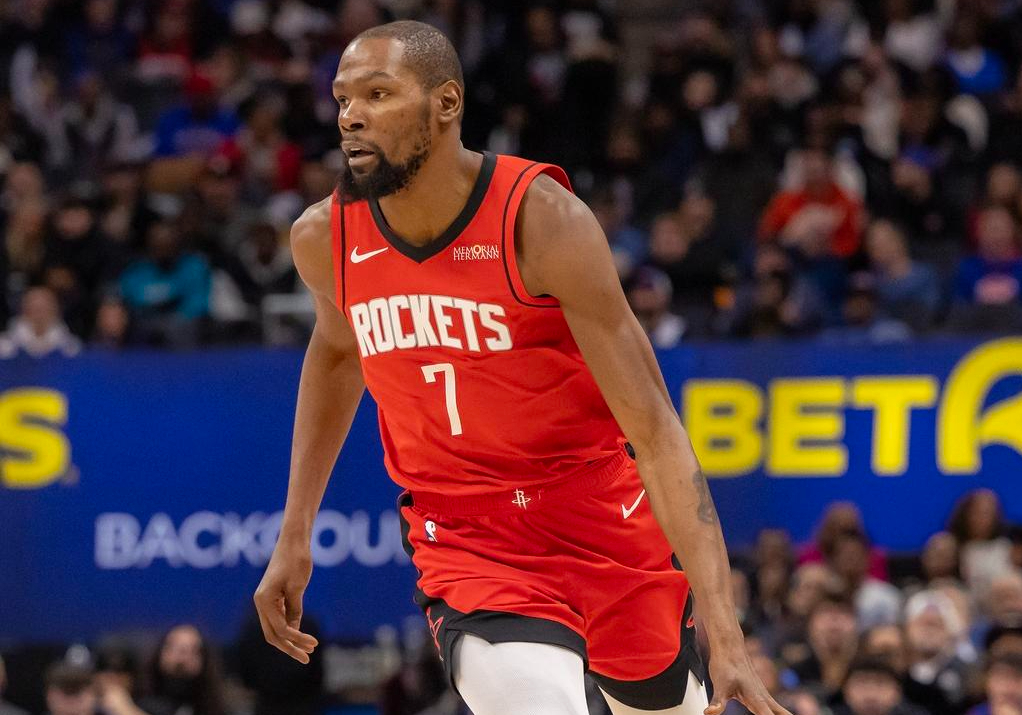 开云入口-背靠背客场战胜东部第一，杜兰特领衔三人红榜，申京两点备受质疑