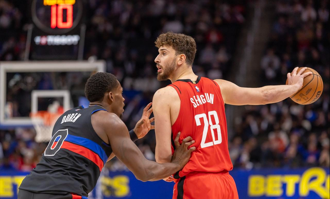 开云入口-背靠背客场战胜东部第一，杜兰特领衔三人红榜，申京两点备受质疑