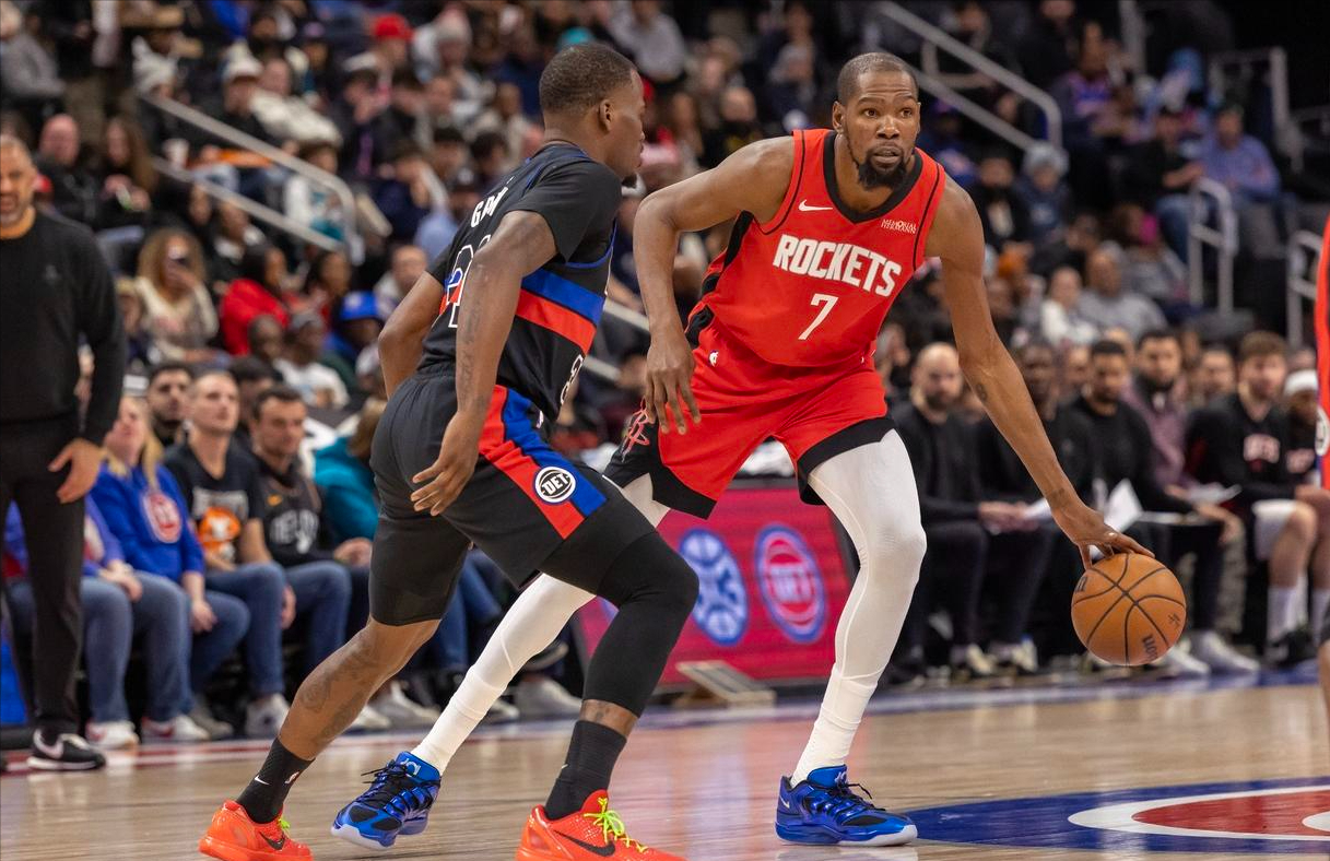 开云入口-背靠背客场战胜东部第一，杜兰特领衔三人红榜，申京两点备受质疑