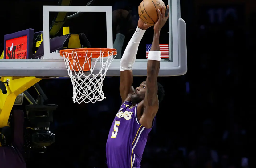 开云登录-自暴自弃了？球权达不到预期后湖人先发中锋就不想好好打球吗？