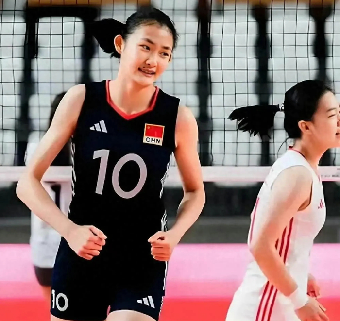 上海女排双子星太突出！黄悦鑫一传进步大，杨舒茗进攻凶猛|洛杉矶|布里斯班|杨方旭|比赛|替补_新浪体育_新浪新闻