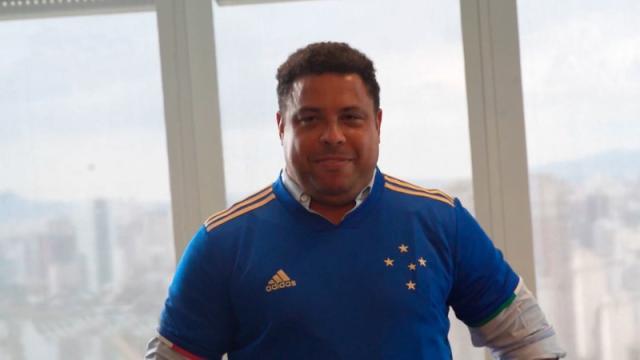 开云中国-老板罗纳尔多穿的第一件克鲁塞罗球衣 卖了1万欧