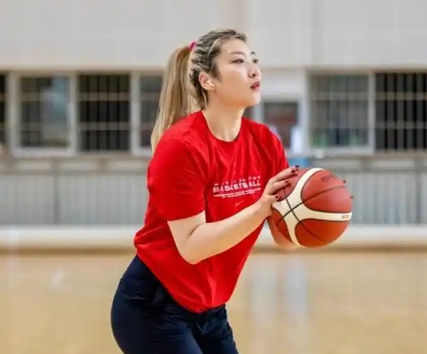 四川女篮大量启用年轻队员，众国手年薪腰斩恐难续约！