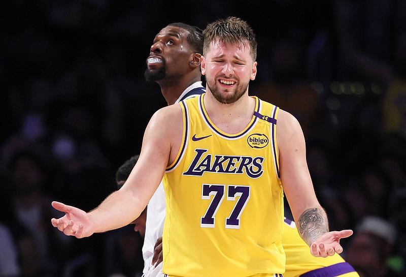 开云平台-詹姆斯缺阵，湖人仍连胜，里夫斯：我们不再只是双手一摊