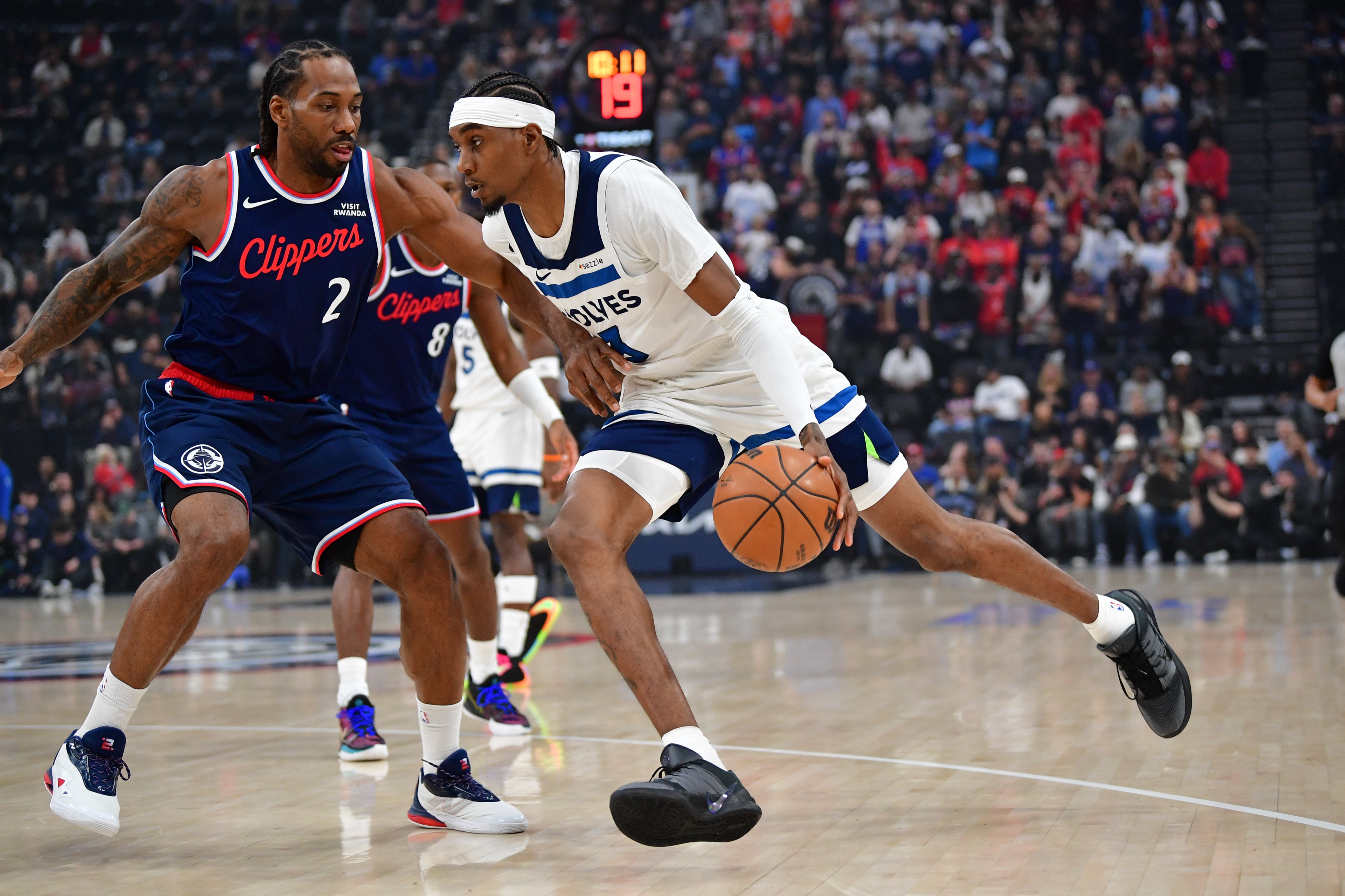 开云平台-听说你很能防？伦纳德近2次面对麦丹 场均43分&amp;三分命中率55.0%