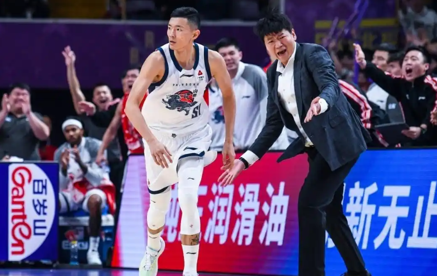 开云登录-13分逆转+压哨绝杀！山东男篮89-88胜浙江，昂首挺进俱乐部杯四强