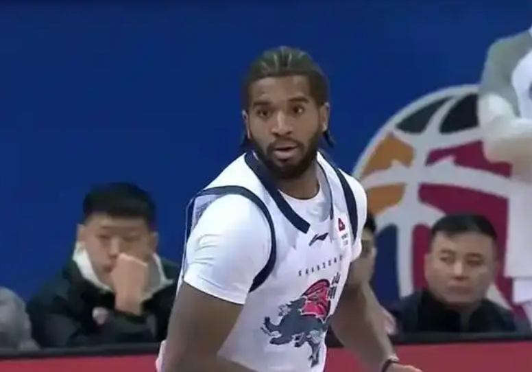 开云登录-13分逆转+压哨绝杀！山东男篮89-88胜浙江，昂首挺进俱乐部杯四强