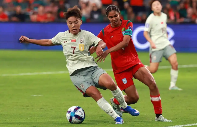 开云登录-亚足联尴尬！王霜进球被吹细节曝光，主裁判太业余