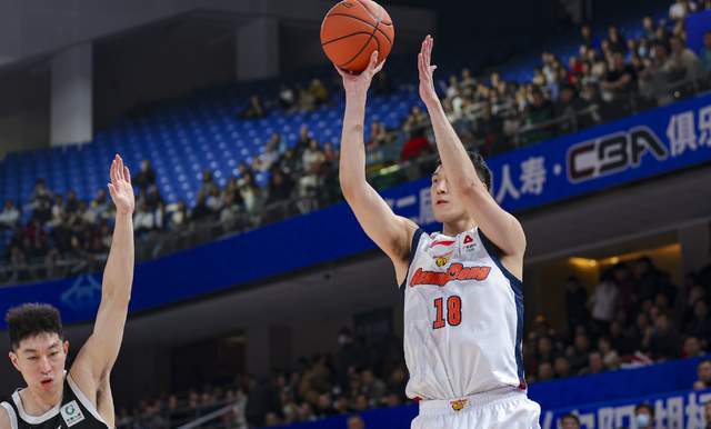 开云登录-广东输球暴露致命短板！两大水货锋线合计6中1，杜锋冲冠或成空谈