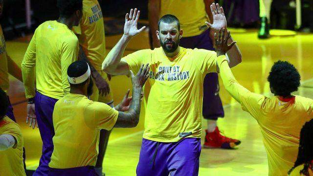 1617890039944024297.jpg 开云官网-36岁的小加遭遇中年危机,年轻人抢走他的工作岗位