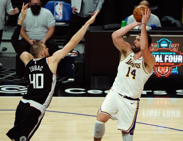 1617890096163083679.jpg 开云官网-36岁的小加遭遇中年危机,年轻人抢走他的工作岗位