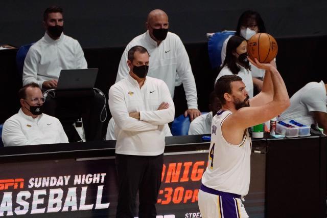 1617890123317020637.jpg 开云官网-36岁的小加遭遇中年危机,年轻人抢走他的工作岗位