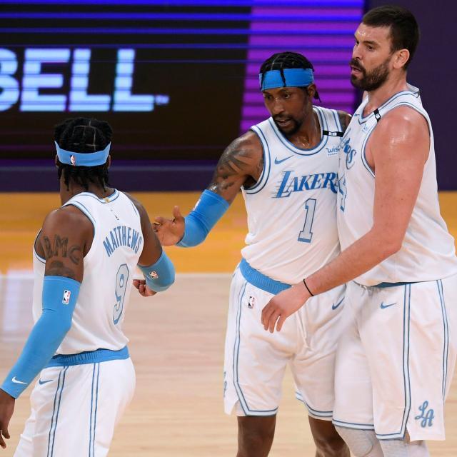 1617890134405021584.jpg 开云官网-36岁的小加遭遇中年危机,年轻人抢走他的工作岗位